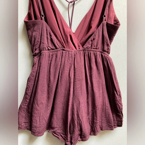 Tobi burgundy wine adjustable strap romper Sz S - Picture 4 of 11